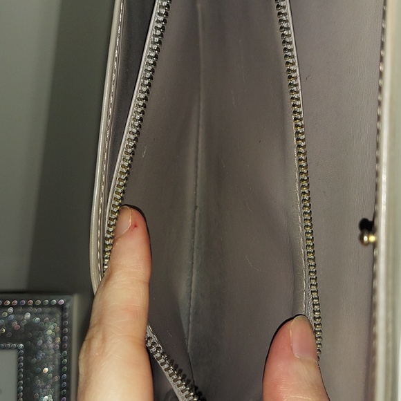Grey LV epi wallet - Picture 6 of 7